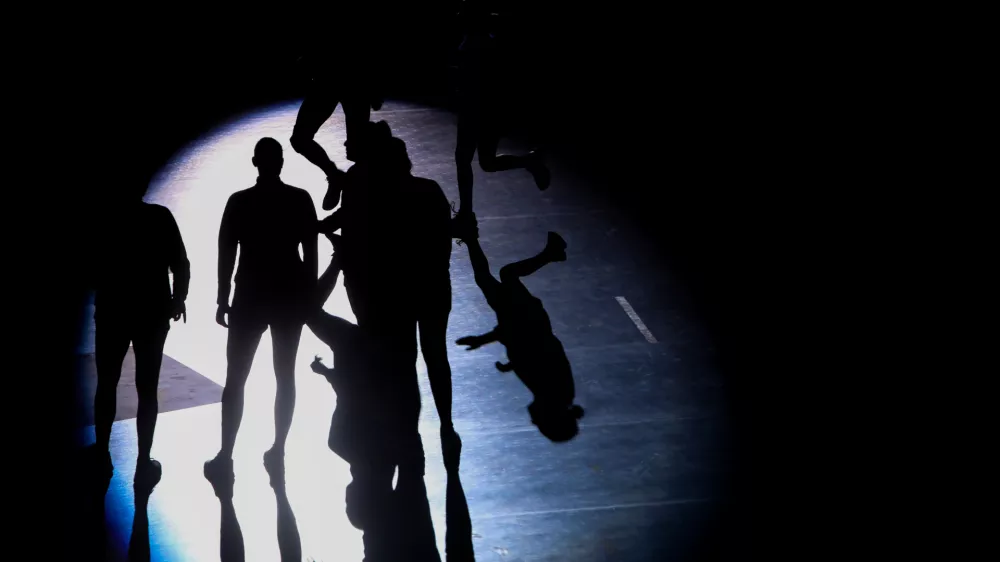 - simbolična fotografija, sence, &scaron;portna vzgoja mladine, gibanje, pomanjkanje gibanja, težave mladostnikov.- NEVIDNA LJUBLJANA- 05.10.2024. - Rokomet Krim Mercator - Storhamar v četrtem krogu evropske lige prvakinj.//FOTO: Bojan Velikonja / Foto: Bojan Velikonja