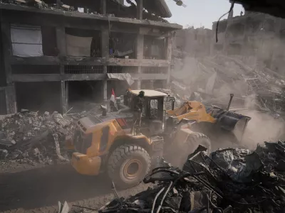 Hamas militants and Egyptian workers search for the bodies of Israeli hostages in the Shijaiyah neighborhood of Gaza City Wednesday, Nov. 5, 2025. (AP Photo/Jehad Alshrafi)