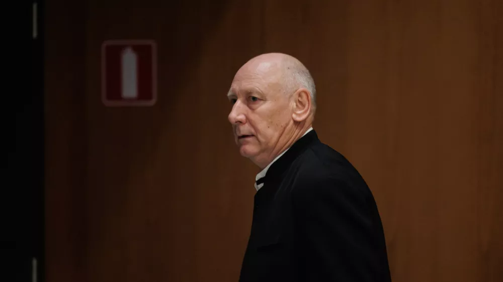 Ljubljana, DZ.Zakljucek redne seje DZ s poslanskimi vprasanji predsedniku vlade Robertu Golobu.Poslanec Svobode Branko Zlobko.