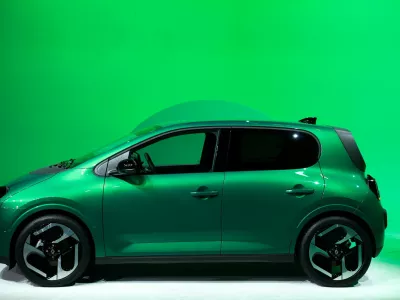 The new Renault Twingo E-Tech electric car is unveiled during a media preview presentation in Ivry-sur-Seine near Paris, France, October 31, 2025. REUTERS/Gonzalo Fuentes