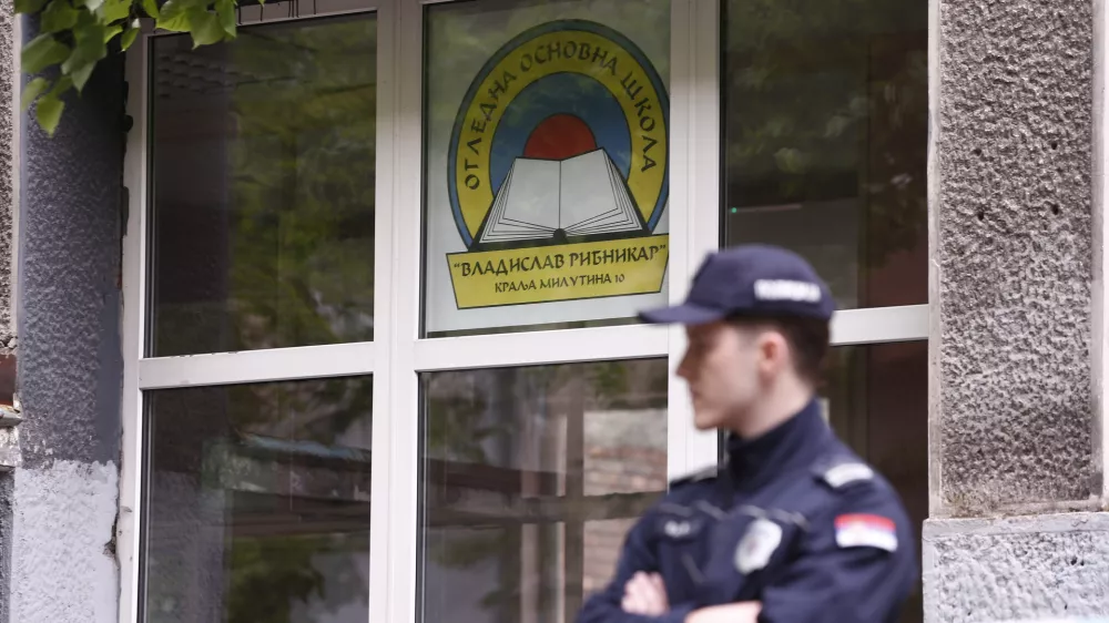 03, May, 2023, Belgrade - The entrance to the "Vladislav Ribnikar" Elementary School, where a tragedy occurred this morning when a seventh-grade student killed eight students and a worker, was secured. Photo: Amir Hamzagic/ATAImages03, maj, 2023, Beograd - Ulaz u Osnovnu skolu "Vladislav Ribnikar" gde se jutros desila tragedija kada je ucenik sedmog razreda ubio osam ucenika i radnika obezbedjena. Photo: Amir Hamzagic/ATAImages Photo: Amir Hamzagic/ATAImages/PIXSELL