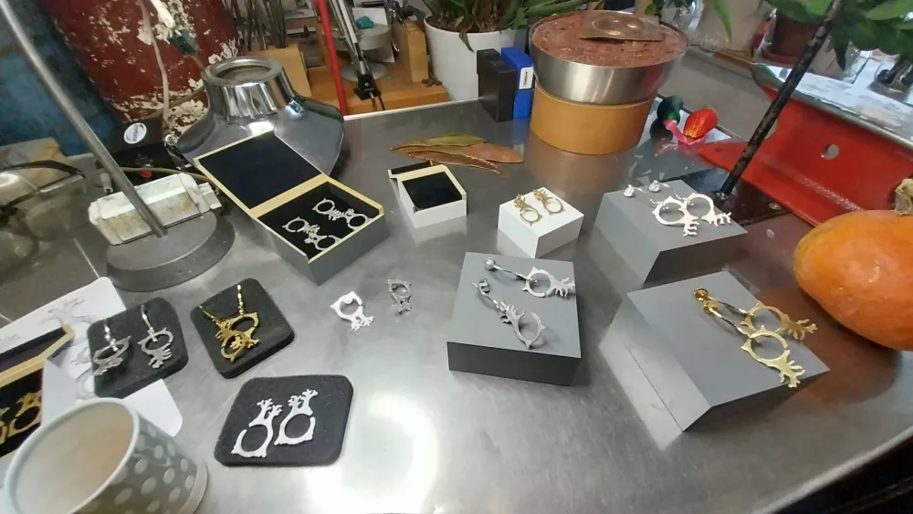 Kolekcija nakita Zen Gardens, ki ga je za ljubljanski teden mode oblikovala Martina Obid Mlakar. Foto: Vesna Levičnik