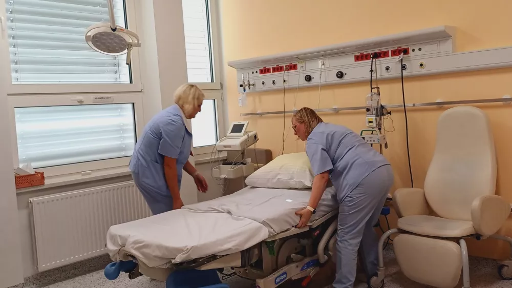 Sedem desetletij kranjske porodni&scaron;nice