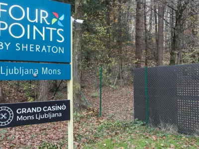 Kljub in&scaron;pekcijskim postopkom ograja &scaron;e stoji