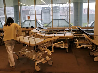 - simbolična fotografija - bolni&scaron;ka postelja - onkologija - zdravljenje novotvorb (rakavih tkiv in tumorjev) - zdravstvo - bolezen rak - - 02.03.2015 - Onkolo&scaron;ki in&scaron;titut Ljubljana (OI) - dan odprtih vrat - //FOTO: Tomaž Skale