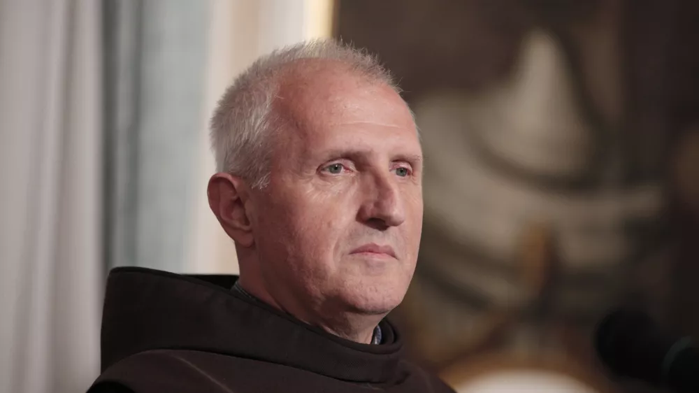 novi ljubljanski nad&scaron;kof in metropolit Stanislav Stane Zore prvič po imenovanju nastopil pred novinarji- 10.10.2014 - Nad&scaron;kofija Ljubljana - novinarska konferenca novega ljubljanskega nad&scaron;kofa Staneta Zoreta, na kateri je predstavil sporočilo za javnost in odgovarjal na vpra&scaron;anja medijev//FOTO: Luka Cjuha