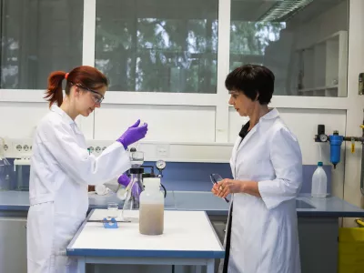 - 09.05.2023 &ndash; prof.dr. Ester Heath, raziskovalka z Odseka za znanosti o okolju Instituta "Jožef Stefan" in vodja Skupine za organsko analizo, prejemnica Zoisove nagrade 2022 za vrhunske dosežke za rabo organske analize na področju okolja, hrane in zdravja //FOTO: Bojan Velikonja