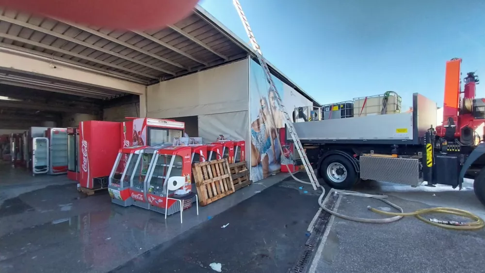 Hitra intervencija gasilcev je preprečila, da bi se požar raz&scaron;iril tudi na sosednje objekte. 