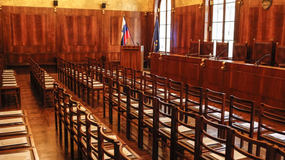 razpravna dvorana- Ustavno sodi&scaron;če Republike Slovenije, Beethovnova ulica 10     //FOTO: Jaka Gasar