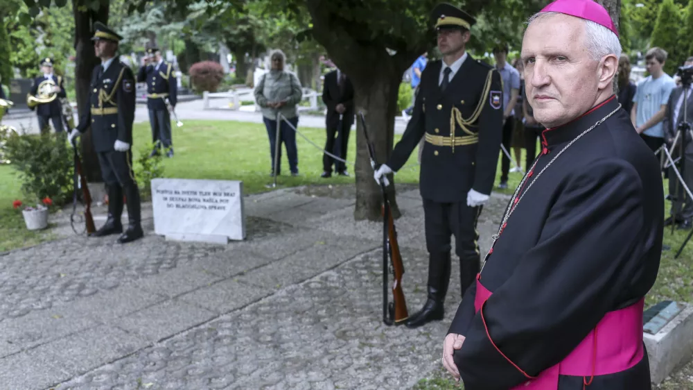 ljubljanski nad&scaron;kof in metropolit Stanislav Zore- 14.05.2015 - Ob 70. obletnici konca druge svetovne vojne je predsednik Borut Pahor položil venec k Lipi sprave na Žalah, ljubljanski nad&scaron;kof msgr. Stanislav Zore pa bo ob tem opravil molitev za vse žrtve vojne in povojnega nasilja   ///FOTO: Jaka Gasar