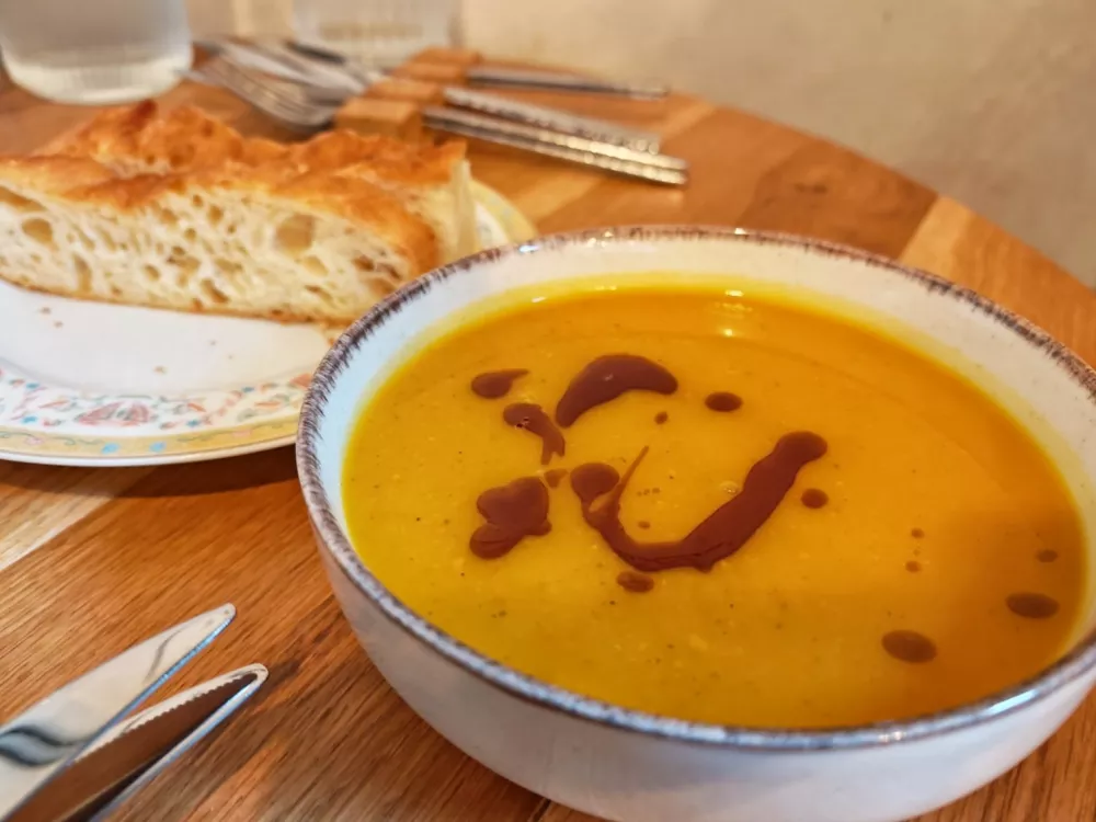 Bučna juha, Bistro Bombina