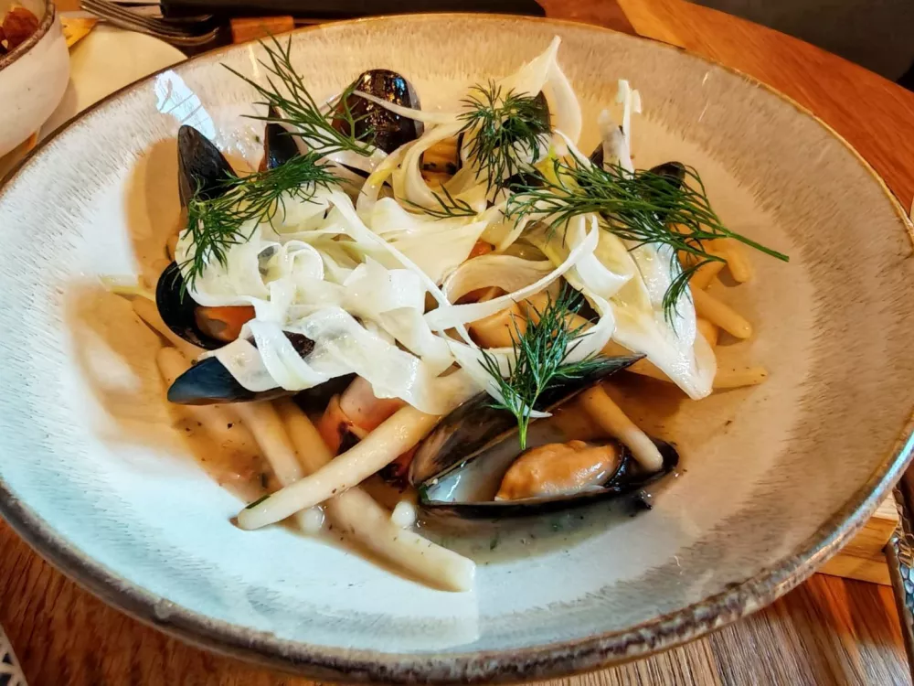 Pljukanci z morskimi sadeži, Bistro Bombina