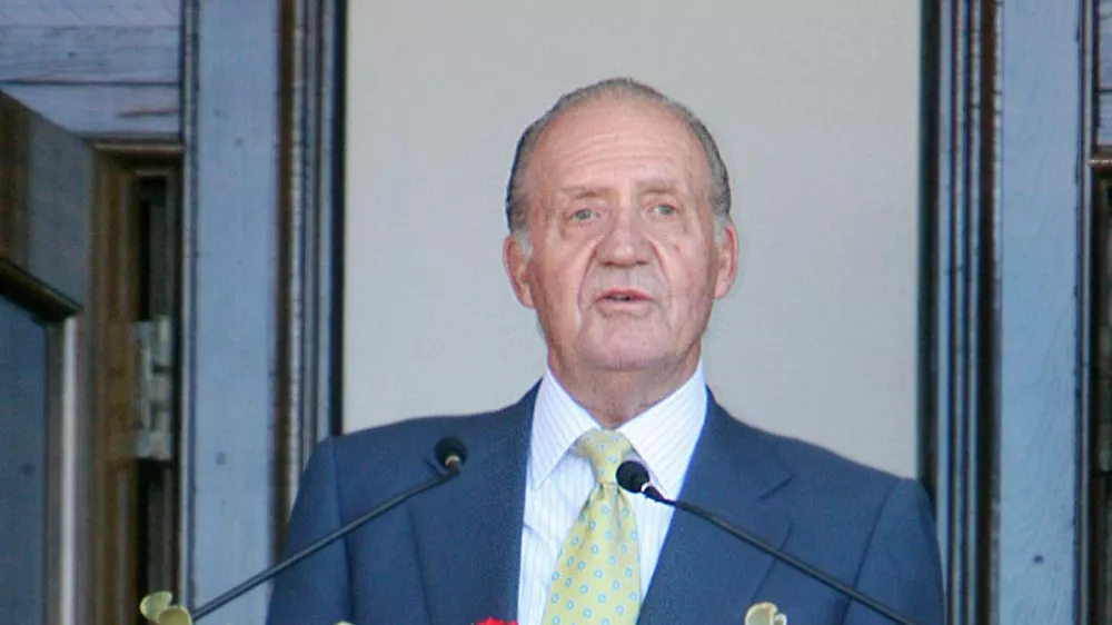 King Juan Carlos of Spain speaks to a crowd estimated at 5,000 in Pensacola, Fla on Thursday Feb. 19, 2009. The royals are in Pensacola celebrating the 450th anniversary of the Spanish founding of the city.(AP Photo/Mari Darr-Welch)