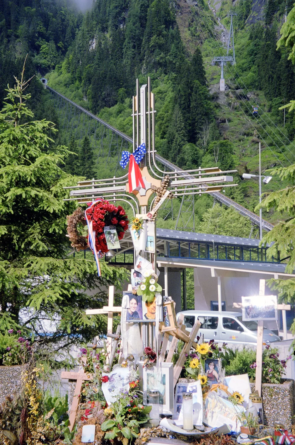 križ, Kaprun spominski kotiček kaprunske nesreče