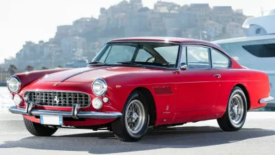 Ferrari 330 america (1963): Skrit pod ponjavo in plastmi prahu