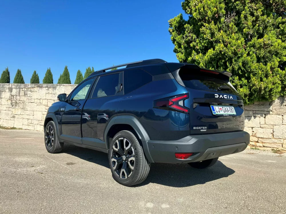 Dacia bigster hybrid 155 journey: V slogu pesmi Čista desetka