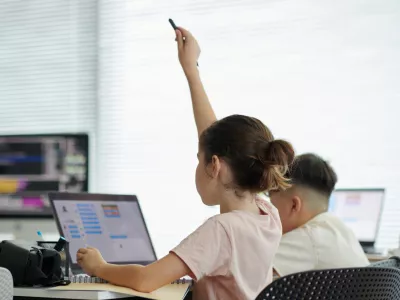 Star&scaron;em grozijo z visoko globo, če otroke silijo k učenju