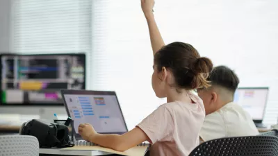 Star&scaron;em grozijo z visoko globo, če otroke silijo k učenju