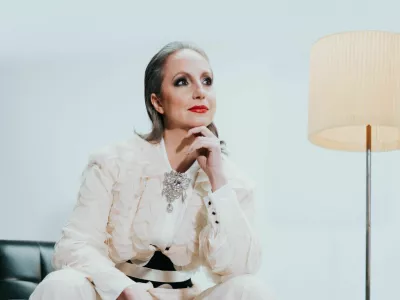 Jadranka Juras bo svoj novi album Dva črna vrana predstavila tudi 21. novembra v Skalni dvorani na Ljubljanskem gradu. / Foto: Jana Furman 