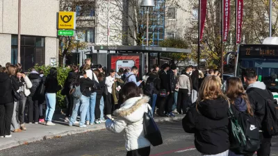 Gneča na avtobusu do ter iz Fužin: &raquo;Sploh se mi ne splača več imeti urbane.&laquo;