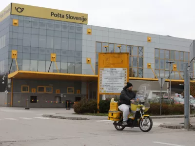 pismono&scaron;a- Po&scaron;tni logistični center Ljubljana, Cesta v Mestni log 81- 11.11.2019 - Po&scaron;ta Slovenije - stavka v po&scaron;tno-logističnih centrih - po&scaron;tni delavci so opolnoči začeli stavko - Sindikat po&scaron;tnih delavcev in vodstvo Po&scaron;te Slovenije namreč nista dosegla dogovora glede zahteve sindikata za zvi&scaron;anje plač. //FOTO: Bojan Velikonja