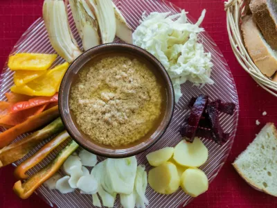 Italian anchovy and garlic sauce / Foto: Alain Intraina