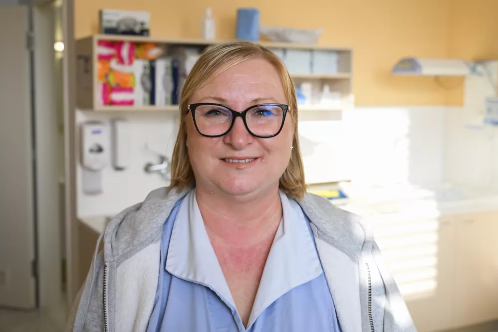 Sa&scaron;a Matko:&nbsp;V dveh desetletjih, kar opravlja poklic babice, se je marsikaj spremenilo. / Foto:&nbsp;Nik Erik Neubauer