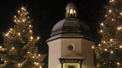 Kapela Svete noči v Oberndorfu pri Salzburgu stoji na lokaciji, kjer je bila pesem Sveta noč izvedena prvič. / Foto: Wikipedija