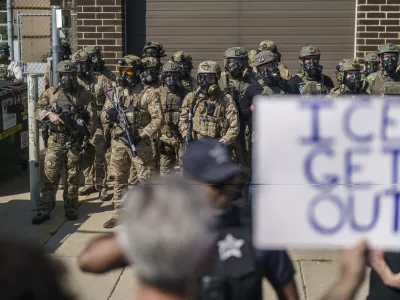 12 September 2025, US, ChicagoHeavily armed ICE and Border Patrol agents guard the Broadview ICE facility from peaceful protesters opposed to 'Operation Midway Blitz' in Chicagoland. PhotoChris Riha/ZUMA Press Wire/dpa