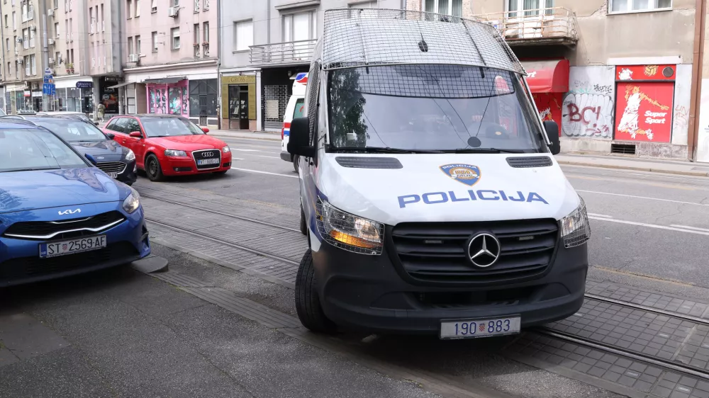 08.04.2025., Zagreb - Privođenje osoba uhićenih zbog sumnje na manipuliranje putnim nalozima u Ministarstvu vanjskih poslova u USKOK u Vlasku ulicu Photo: Matija Habljak/PIXSELL