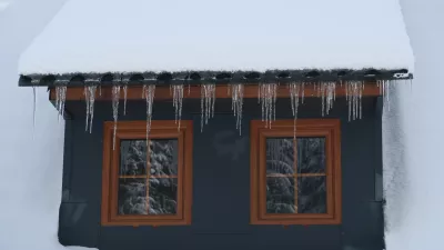 Zima, sneg, ledene sveče Foto: Tatjana Pihlar