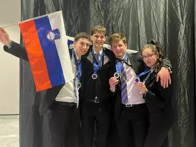 &Scaron;tudenti BIC Ljubljana so na mednarodnem tekmovanju AEHT na &Scaron;vedskem osvojili &scaron;tiri srebrne medalje za Slovenijo. Foto: BIC