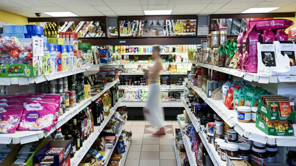Trgovina Cekarnakupovanježivilahranatrgovinetrgovciko&scaron;arica25.06.2025 - Nakupovanje ob nedeljah in praznikih, odprte trgovine. FOTO: Nik Erik Neubauer