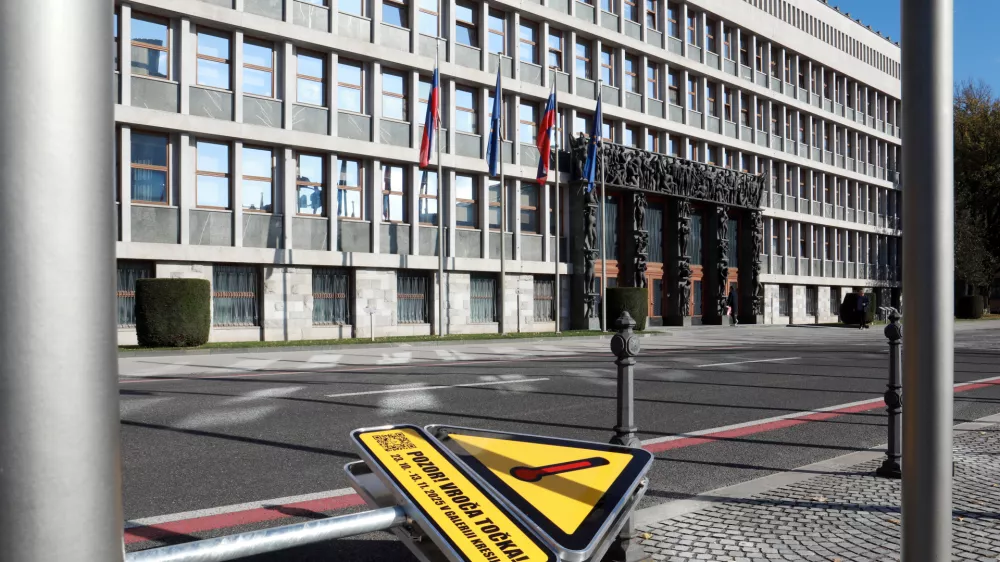 05.11.2025 -simbolična fotografijavroča točka, parlamentFoto: Tomaž Skale