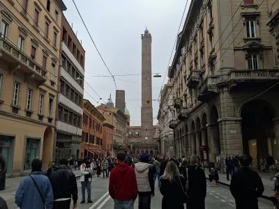 Ne, ni v Pisi. Kje je nam najbližji po&scaron;evni stolp?