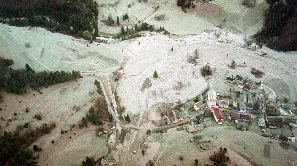 Log pod Mangartom, plaz, poplave