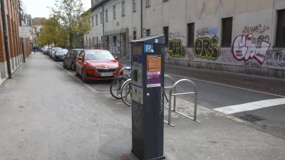 25.11.2024 - Parkomat - parkiranje - bala cona - plačljivo parkirno mestoFOTO: LUK A CJUHA