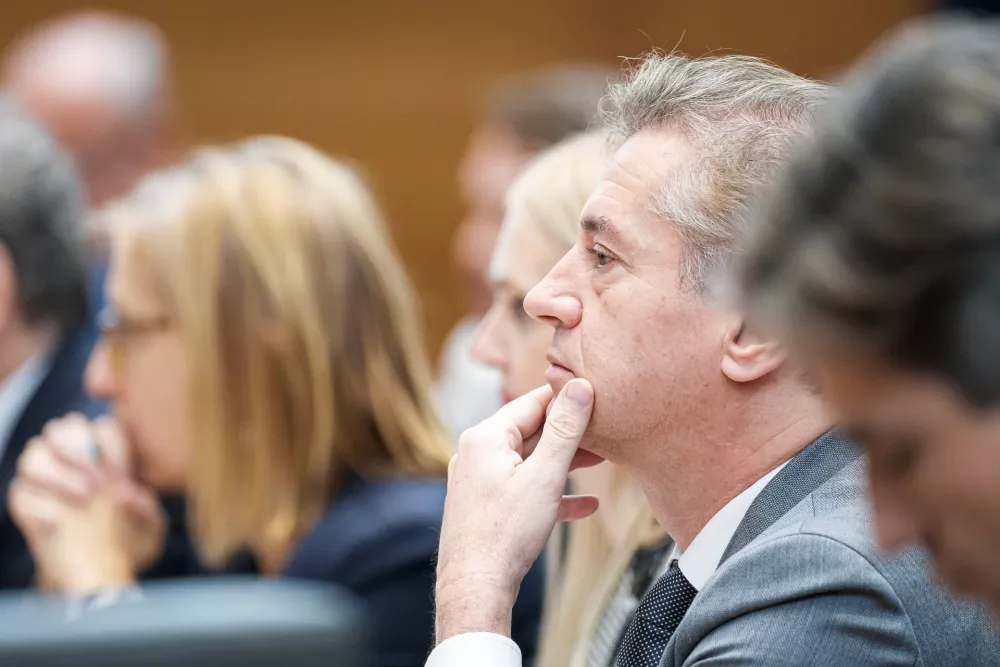 Ljubljana, Drzavni zbor.Zacetek redne seje DZ s poslanskimi vprasanji premierju Robertu Golobu in ministrski ekipi.