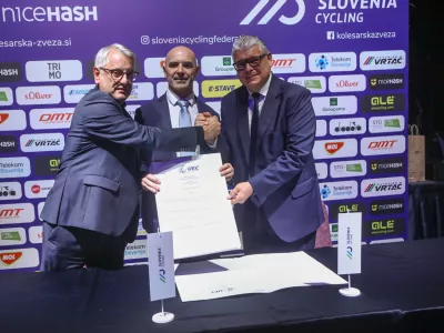 17.11.2025 - podpis pogodbe o organizaciji kolesarskega cestnega evropskega prvenstva v Sloveniji leta 2026. KolesarstvoFoto: Luka Cjuha