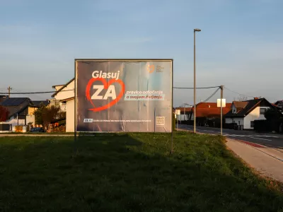 - 12.11.2025. - Predvolilni, predreferendumski plakat pred referendumom o Prostovoljnem končanju življenja 2025.//FOTO: Bojan Velikonja