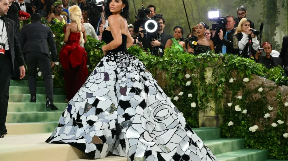 US media personality Lauren Sanchez arrives for the 2024 Met Gala at the Metropolitan Museum of Art on May 6, 2024, in New York. The Gala raises money for the Metropolitan Museum of Art's Costume Institute. The Gala's 2024 theme is "Sleeping Beauties: Reawakening Fashion.",Image: 870740312, License: Rights-managed, Restrictions:, Model Release: no