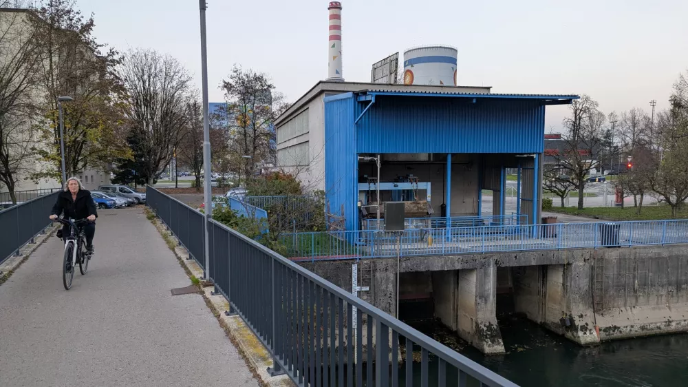 Če dobro pogledate, boste v reki opazili re&scaron;etke. Le zakaj so tam?