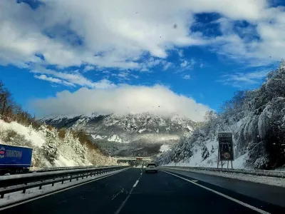 Fotografija s primorske avtoceste danes dopoldne / Foto: Bralka