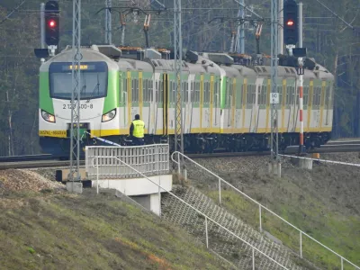 A policeman stands near the train at the site of the blast on railways on the Warsaw-Lublin line in Mika, Poland, November 16, 2025. Dariusz Borowicz/Agencja Wyborcza.pl via REUTERS ATTENTION EDITORS - THIS IMAGE WAS PROVIDED BY A THIRD PARTY. POLAND OUT. NO COMMERCIAL OR EDITORIAL SALES IN POLAND.