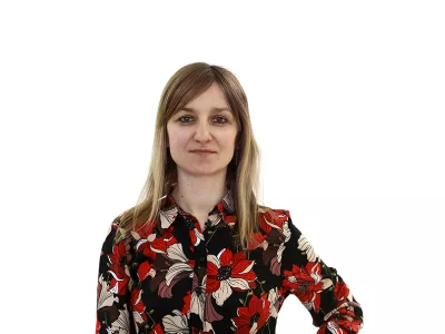 Tamara KrivecZA ONLINE - Redakcija Dnevnik 2024 - portreti za komentarje in kolumne - kolumnisti - komentatorji &ndash; novinarji - portret //FOTO: Luka Cjuha