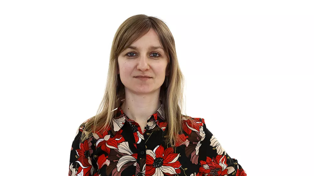 Tamara KrivecZA ONLINE - Redakcija Dnevnik 2024 - portreti za komentarje in kolumne - kolumnisti - komentatorji &ndash; novinarji - portret //FOTO: Luka Cjuha