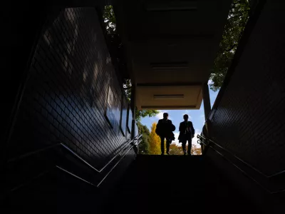 Commuters enter a subway station in Tokyo, Wednesday, Nov. 19, 2025. (AP Photo/Louise Delmotte) / Foto: Louise Delmotte