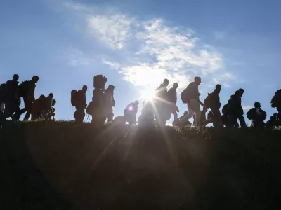 - 20.10.2015 - Slovenija - slovensko-hrva&scaron;ka meja - Rigonce - simbolična fotografija -- Begunci 2015 - migracije po zahodni balkanski poti - migracijskapot beguncev iz Sirije, Afganistana in Iraka čez Balkan proti zahodniEvropi - evropska begunska kriza - migranti -///FOTO: Jaka Gasar / Foto: Jaka Gasar
