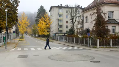 Zmedeni vozniki: Je na Prulah križi&scaron;če ali kroži&scaron;če?
