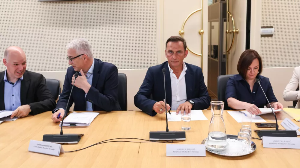 - Andrej Vrtačnik in Mitja Goren&scaron;ček, Gospodarska zbornica Slovenije.- Marjan Trobi&scaron;, Združenje delodajalcev Slovenije.- 28.06.2024. - 352. seja Ekonomsko Socialnega sveta. //FOTO: Bojan Velikonja